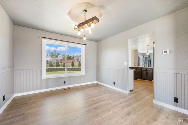 7657 Track Rd, Nampa, ID 83686