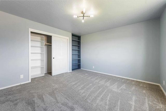 7657 Track Rd, Nampa, ID 83686