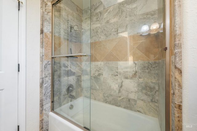 7657 Track Rd, Nampa, ID 83686
