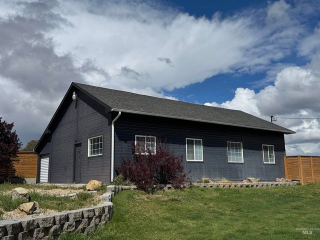 7657 Track Rd, Nampa, ID 83686