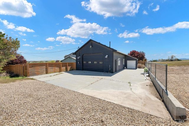 7657 Track Rd, Nampa, ID 83686