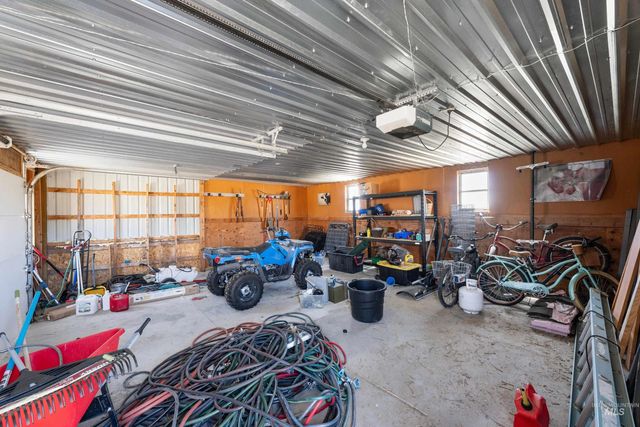7657 Track Rd, Nampa, ID 83686