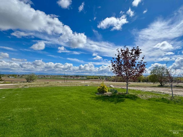 7657 Track Rd, Nampa, ID 83686