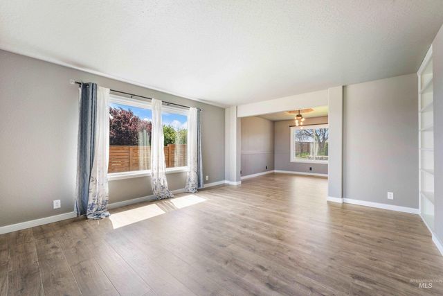 7657 Track Rd, Nampa, ID 83686