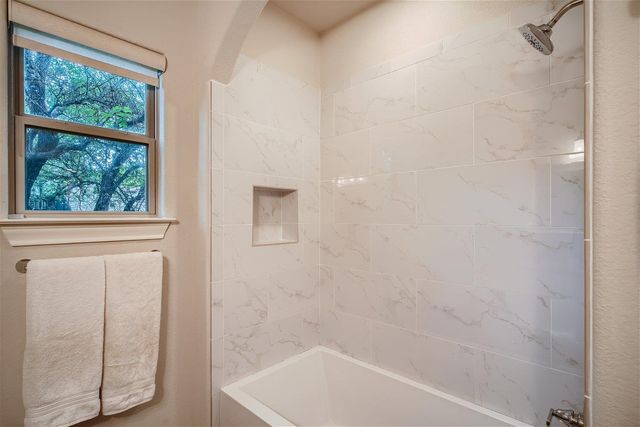 21825 Briarcliff DR, Spicewood, TX 78669