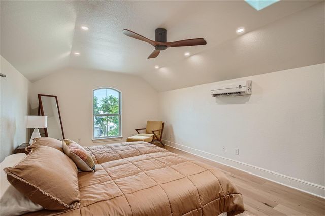 21825 Briarcliff DR, Spicewood, TX 78669