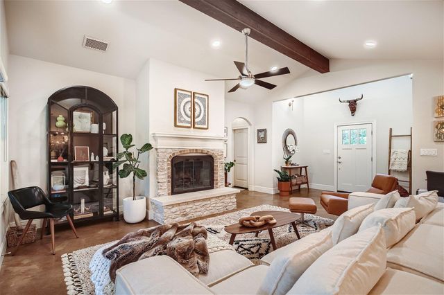 21825 Briarcliff DR, Spicewood, TX 78669