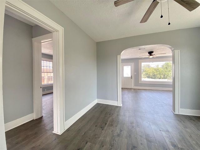 2371 Broadway Street E, San Leon, TX 77539