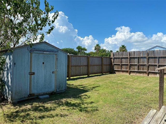 2371 Broadway Street E, San Leon, TX 77539