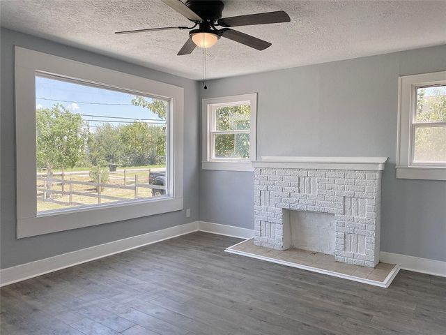 2371 Broadway Street E, San Leon, TX 77539