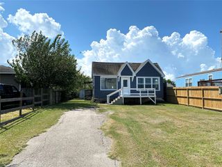 2371 Broadway Street E, San Leon, TX 77539