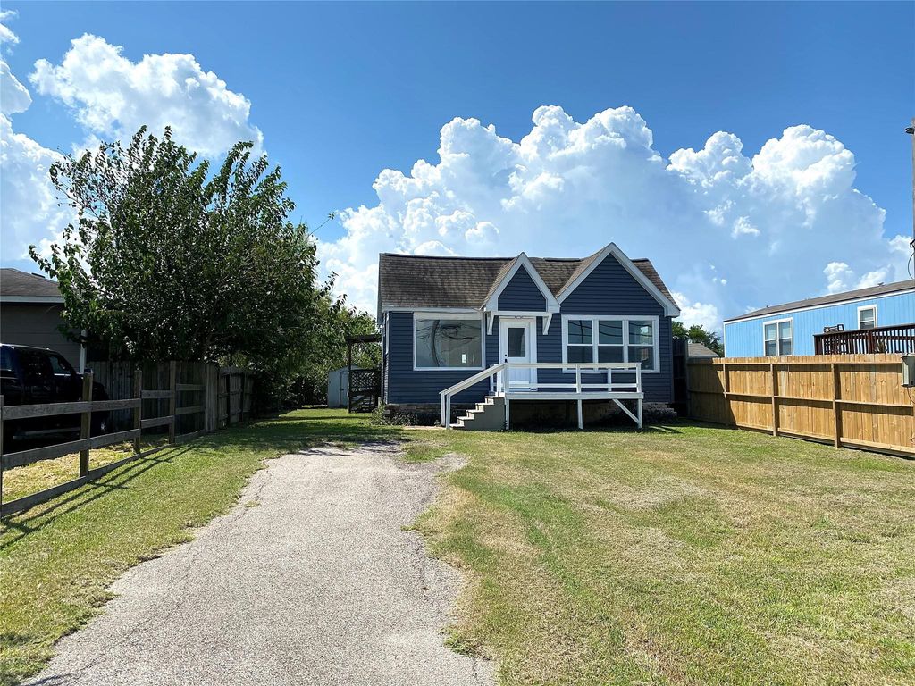 2371 Broadway Street E, San Leon, TX 77539