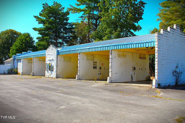 1708 Volunteer Parkway, Bristol, TN 37620