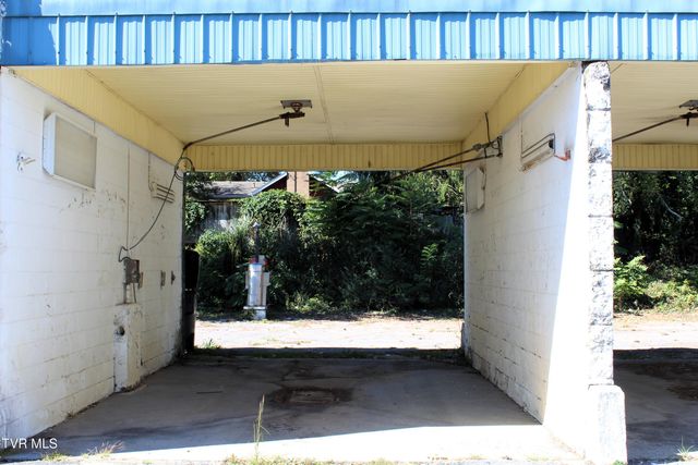 1708 Volunteer Parkway, Bristol, TN 37620