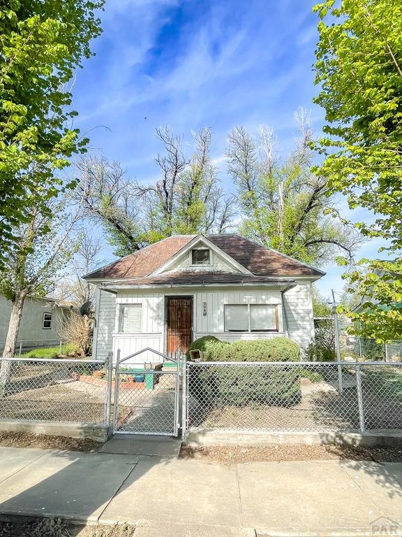 208 Lewis Ave, La Junta, CO 81050