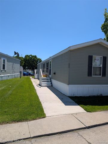 952 Cour Retta Street, Warren, MI 48091