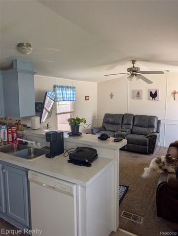 952 Cour Retta Street, Warren, MI 48091