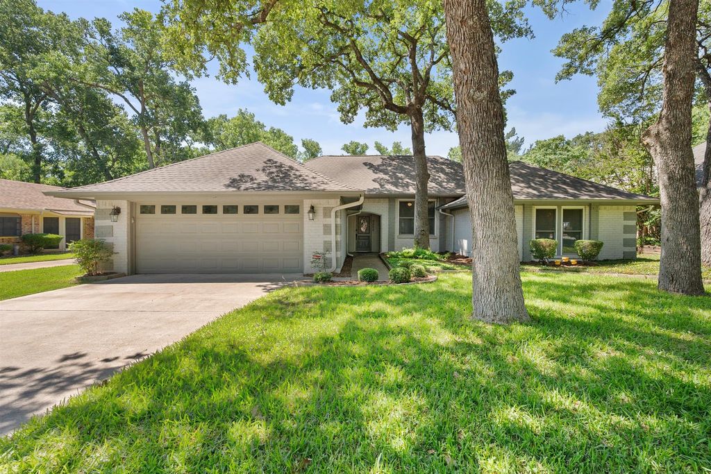 3404 Commander Court, Arlington, TX 76017