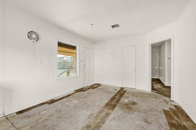 1202 N Roberson Street, Conroe, TX 77301