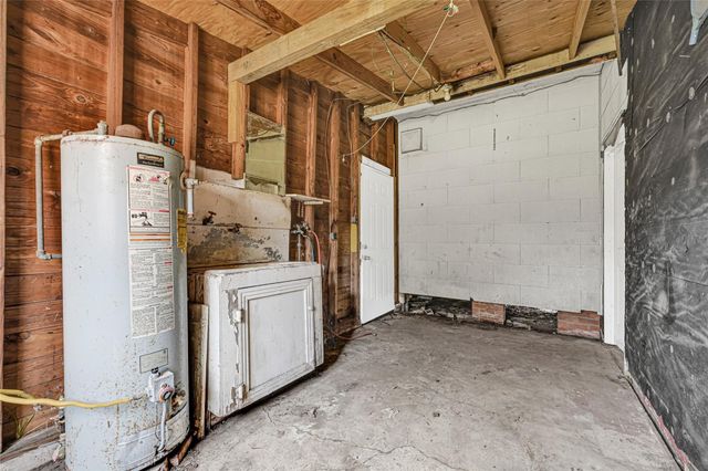 1202 N Roberson Street, Conroe, TX 77301