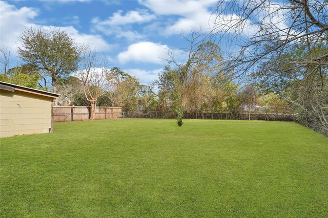 1202 N Roberson Street, Conroe, TX 77301