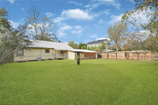 1202 N Roberson Street, Conroe, TX 77301