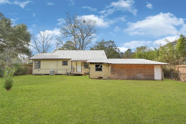 1202 N Roberson Street, Conroe, TX 77301