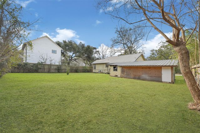 1202 N Roberson Street, Conroe, TX 77301