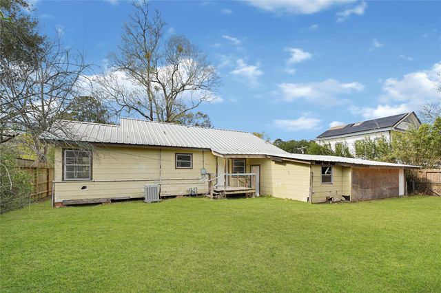 1202 N Roberson Street, Conroe, TX 77301