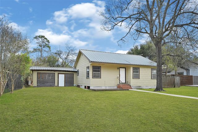 1202 N Roberson Street, Conroe, TX 77301