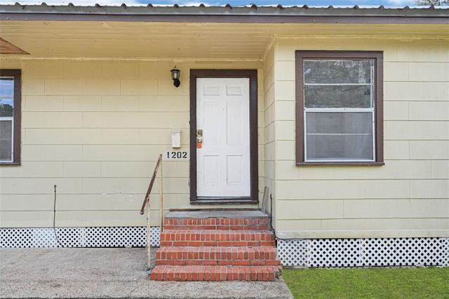 1202 N Roberson Street, Conroe, TX 77301