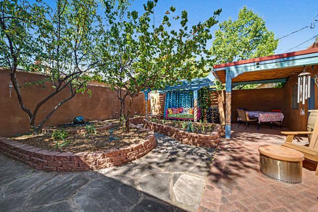 204 Alto Lane, Santa Fe, NM 87501