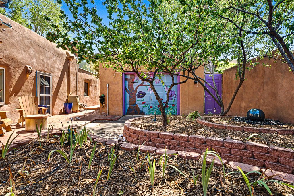 204 Alto Lane, Santa Fe, NM 87501