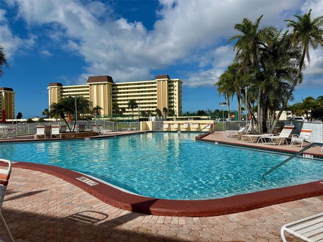 4550 COVE CIRCLE 905, St Petersburg, FL 33708