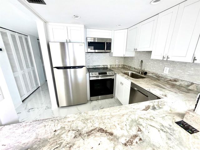 4550 COVE CIRCLE 905, St Petersburg, FL 33708