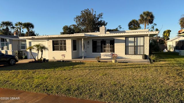 215 Woodland Avenue, Daytona Beach, FL 32118