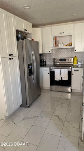 215 Woodland Avenue, Daytona Beach, FL 32118