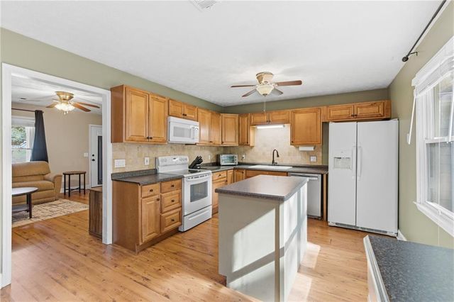 127 Springbrook Drive, Auburn, GA 30011