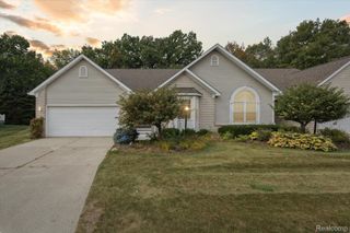 5128 Sandalwood Circle, Grand Blanc Charter Township, MI 48439