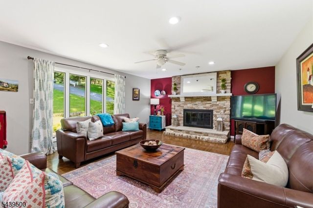 25 Timber Ln, Randolph Twp., NJ 07869