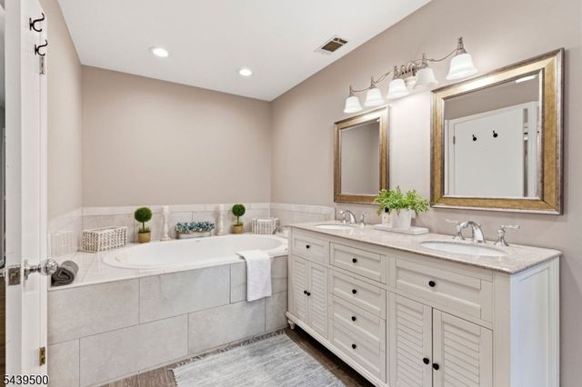 25 Timber Ln, Randolph Twp., NJ 07869