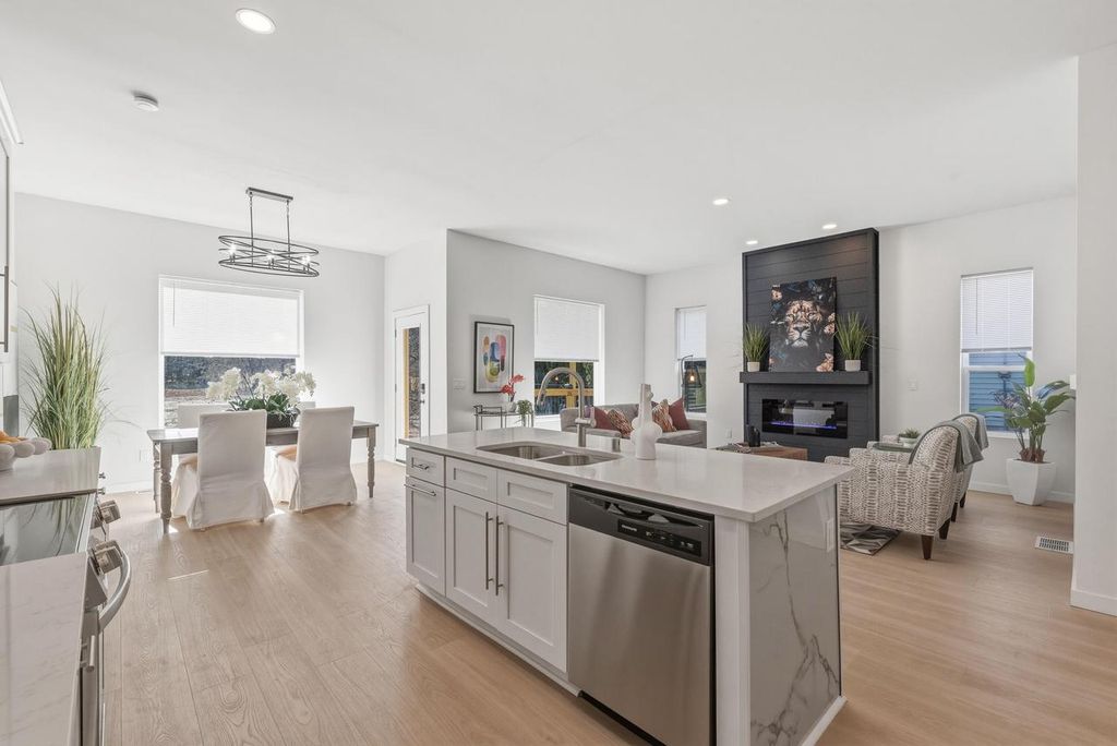 4013 W Parkland AVENUE, Brown Deer, WI 53209