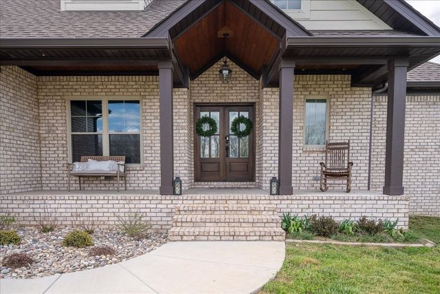114 Hurst Dr, Leoma, TN 38468
