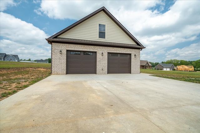 114 Hurst Dr, Leoma, TN 38468