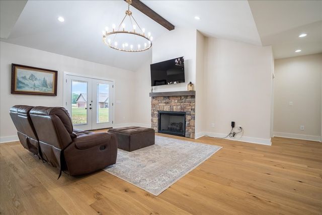 114 Hurst Dr, Leoma, TN 38468