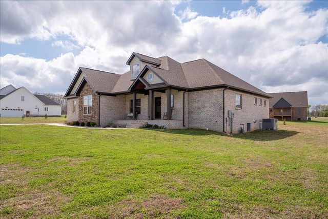 114 Hurst Dr, Leoma, TN 38468