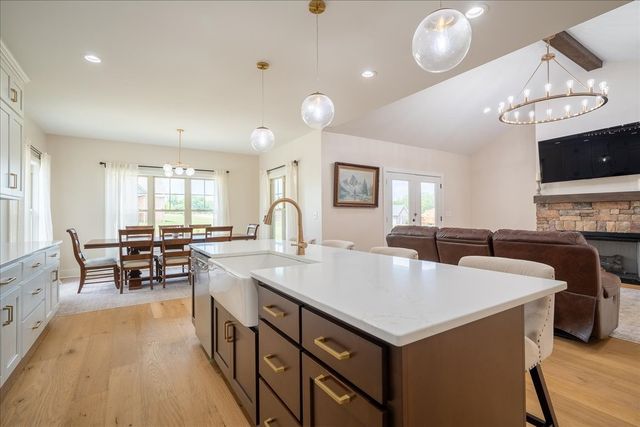 114 Hurst Dr, Leoma, TN 38468