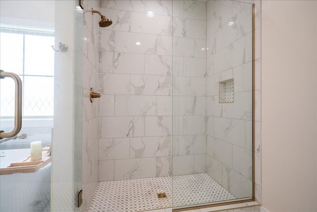 114 Hurst Dr, Leoma, TN 38468