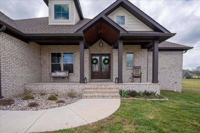 114 Hurst Dr, Leoma, TN 38468