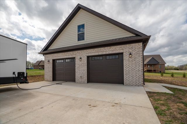114 Hurst Dr, Leoma, TN 38468